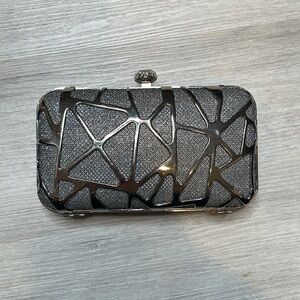 Fawzia Glitzy Abstract Rhinestone Clasp Box Evening Clutch